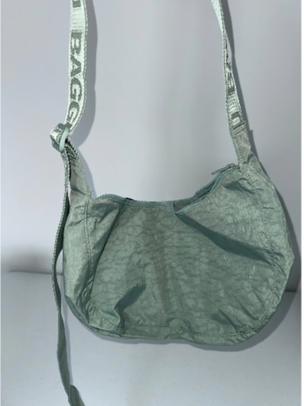 Baggu Medium Crescent Bag - Seafoam - UO Exclusive!! DISCONTINUED - Picture 6 of 9